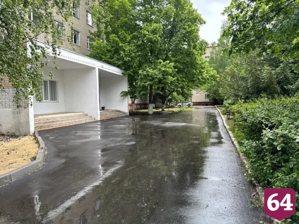 Зампред высоко оценил благоустройство территории больницы 